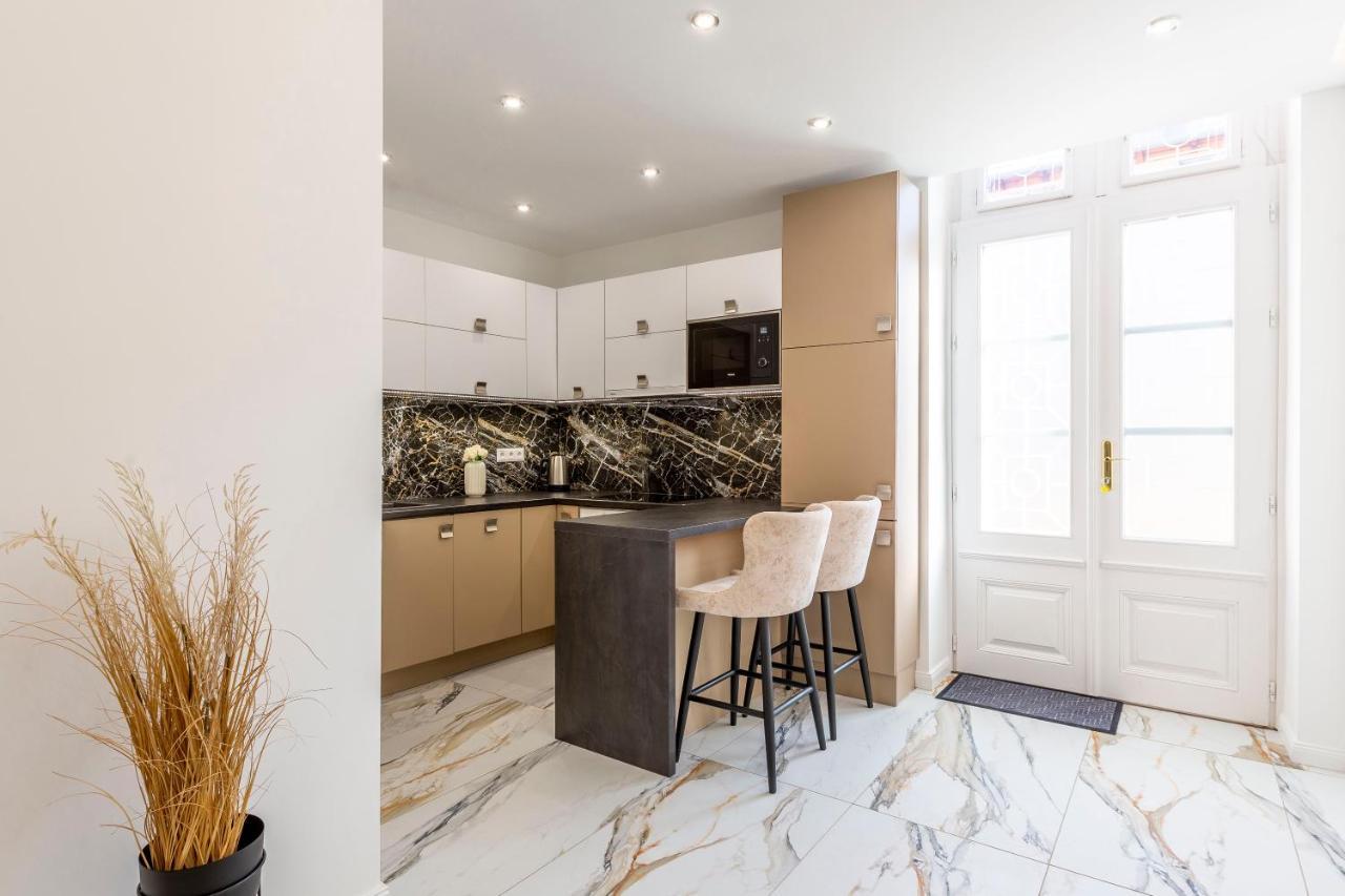 Luxurious Bajcsy Residence Next To The Basilica Budapest Exterior foto